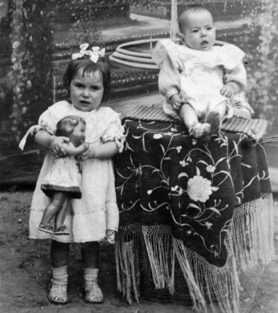 Fotografías antiguas, Blesa, Teruel, ropa de bebé. Ángeles y Joaquín Sanz Serrano.
